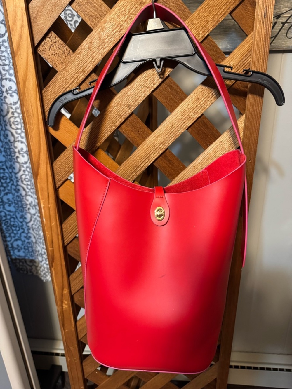 Elizabeth Arden Red Shoulder Bucket Bag with Gold-Tone Turn Lock